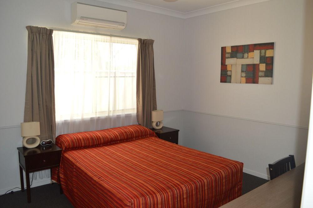 Roma Inland Motor Inn Екстер'єр фото