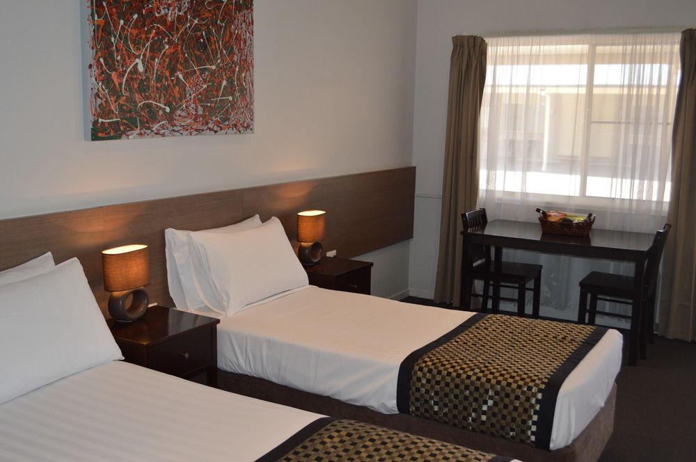 Roma Inland Motor Inn Екстер'єр фото