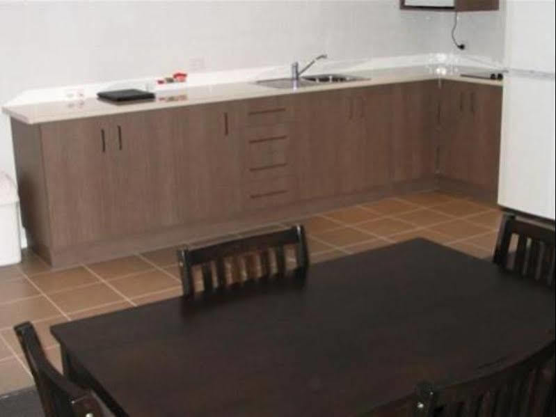 Roma Inland Motor Inn Екстер'єр фото