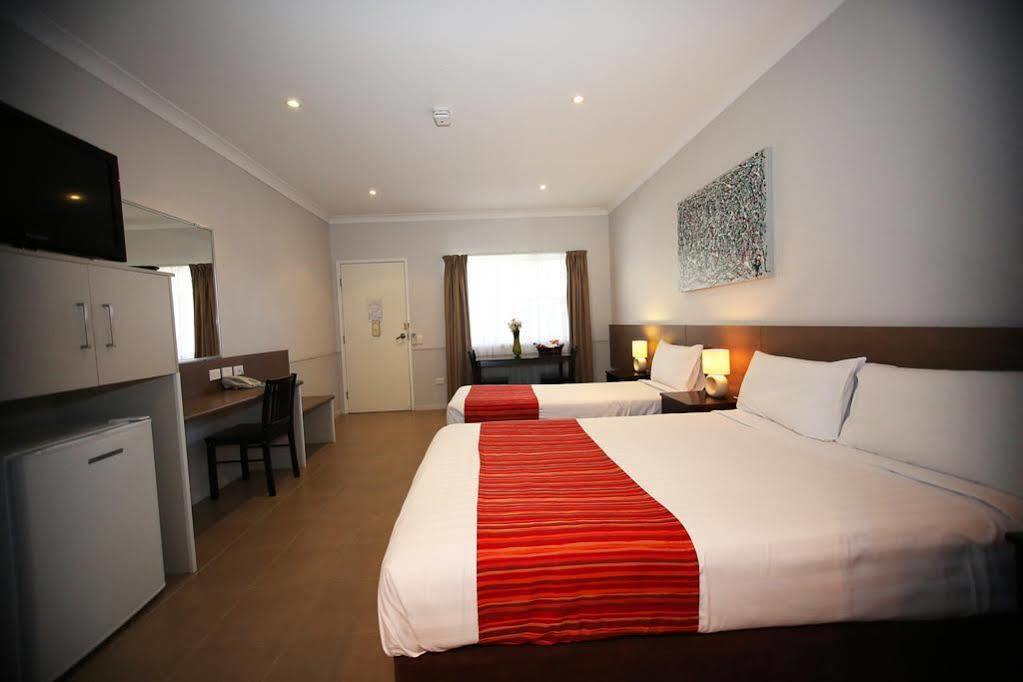 Roma Inland Motor Inn Екстер'єр фото